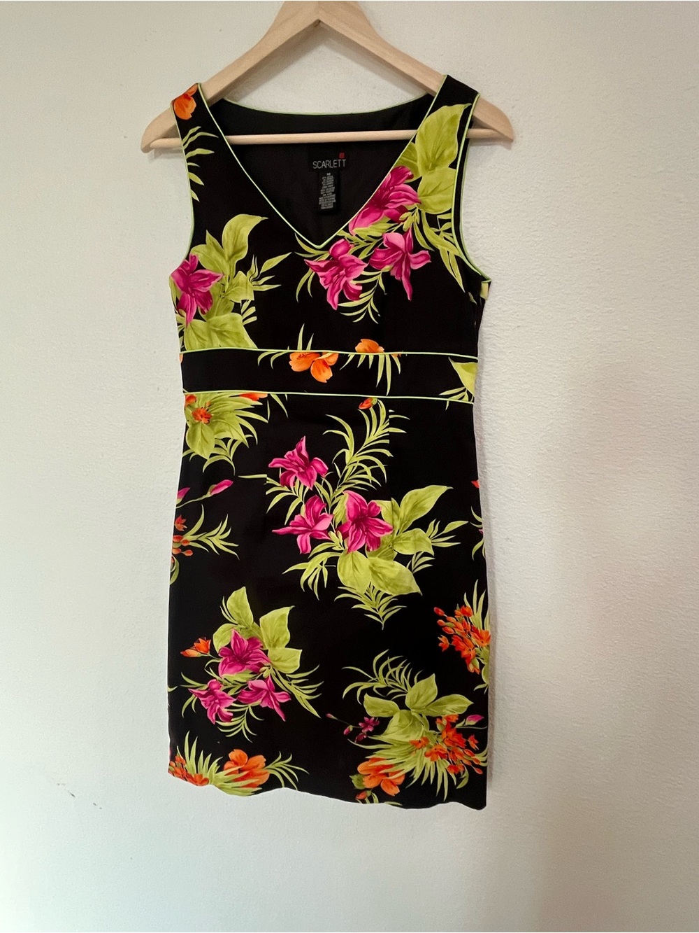 Scarlett‎ Black Tropical Floral V-Neck Mini Dress